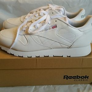 NWOT Classic Reebok